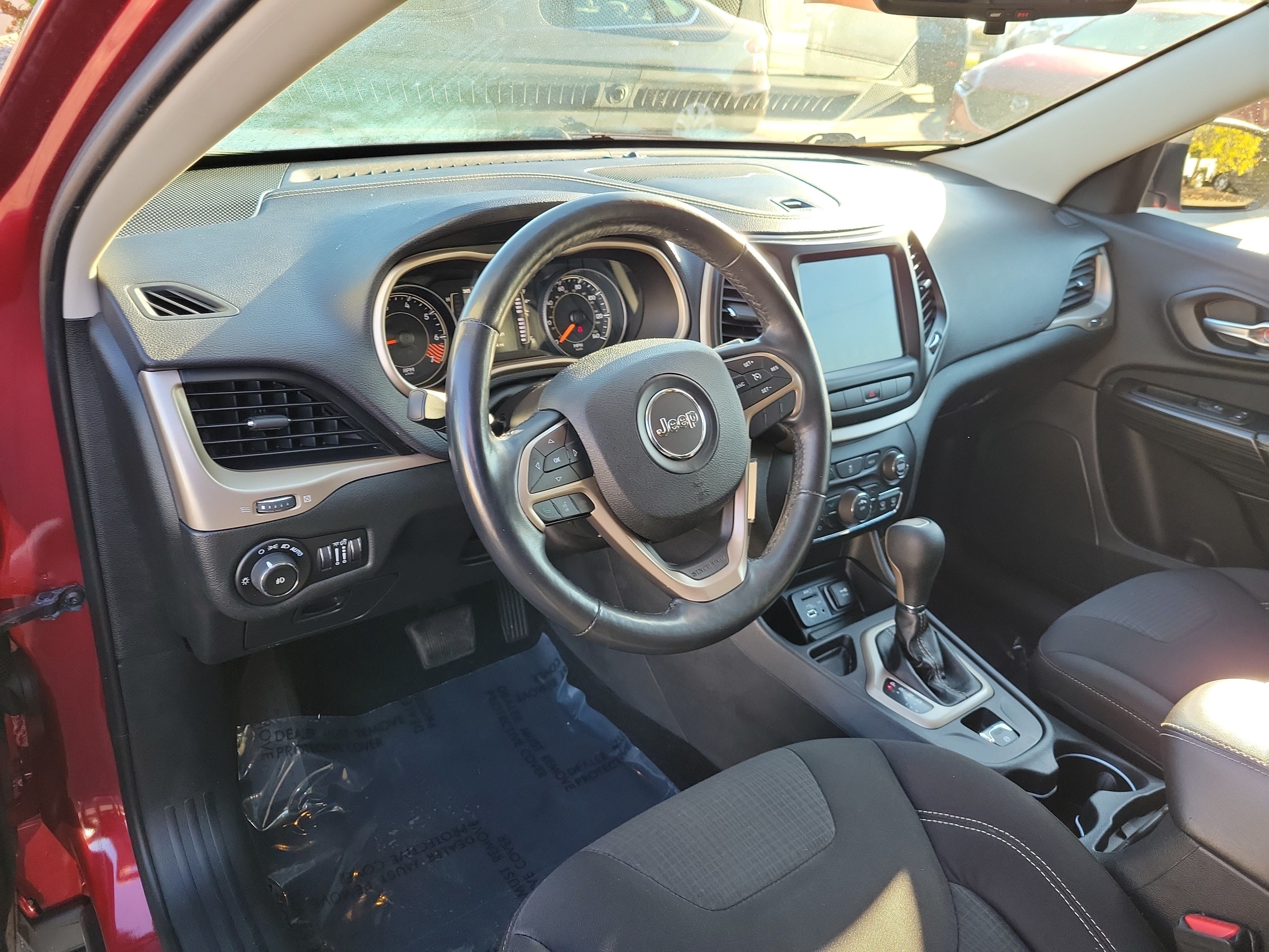 Used 2015 Jeep Cherokee Latitude w/ Cold Weather Group FWD image 19