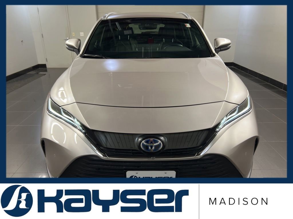 Used 2022 Toyota Venza XLE image 2