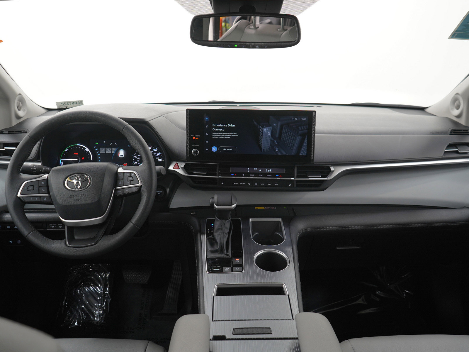 Used 2025 Toyota Sienna XLE w/ XLE Plus Package AWD/4WD image 18