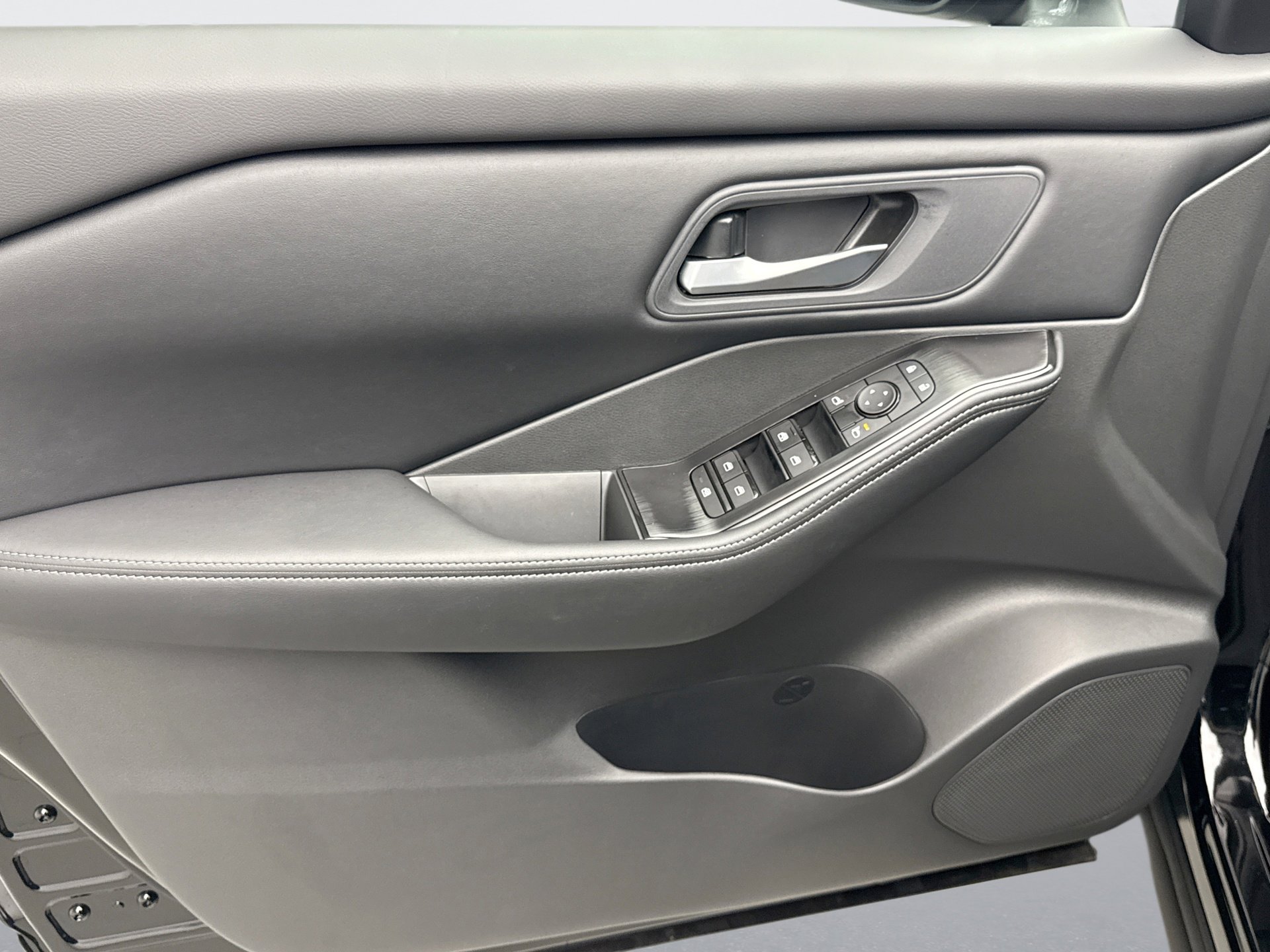 Used 2026 Nissan Rogue SV image 9