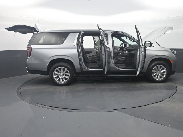Used 2023 Chevrolet Suburban Premier AWD/4WD image 42