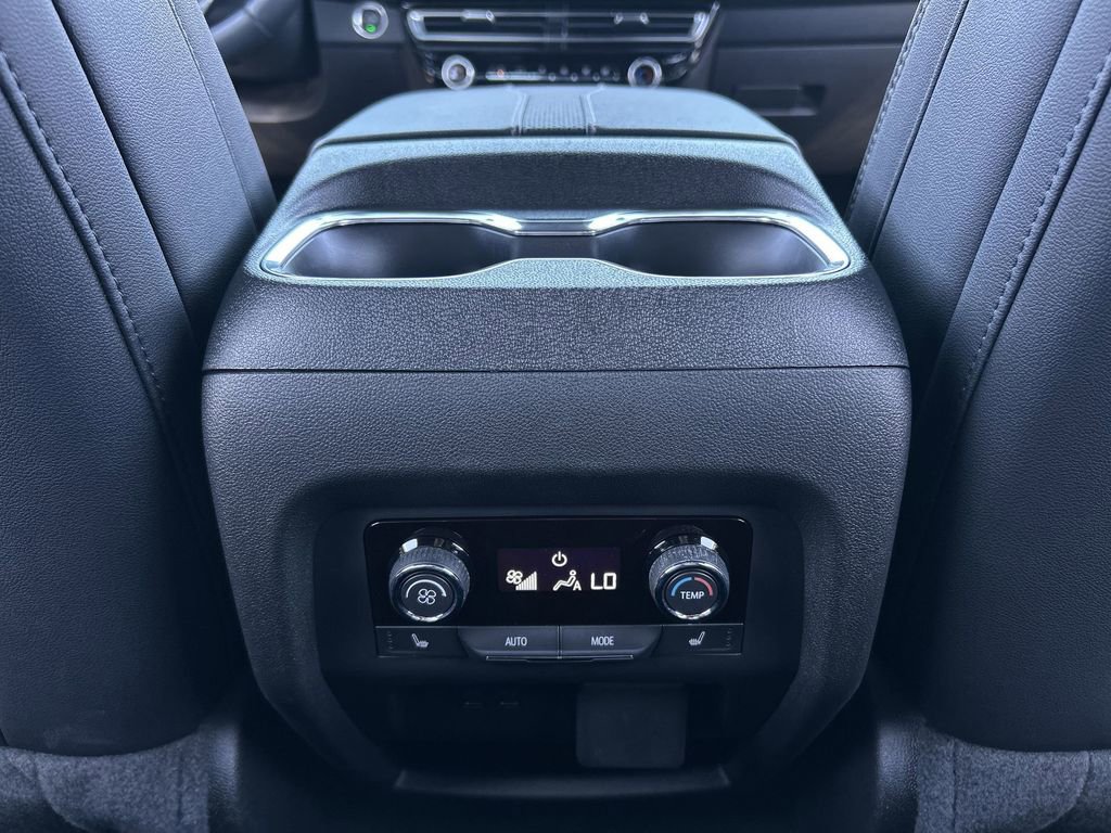 Used 2026 Chevrolet Traverse High Country FWD image 21