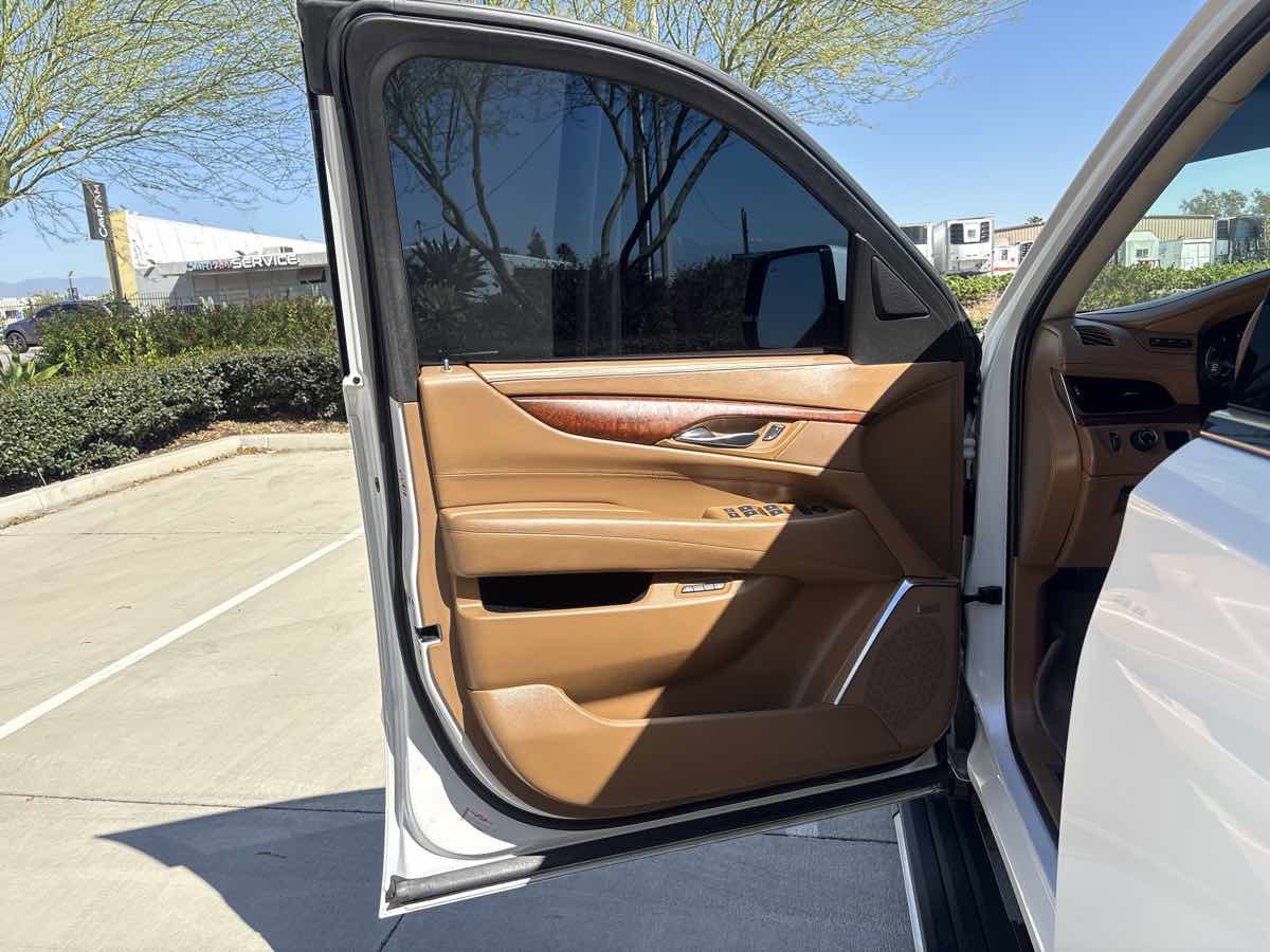 Used 2016 Cadillac Escalade Platinum image 28