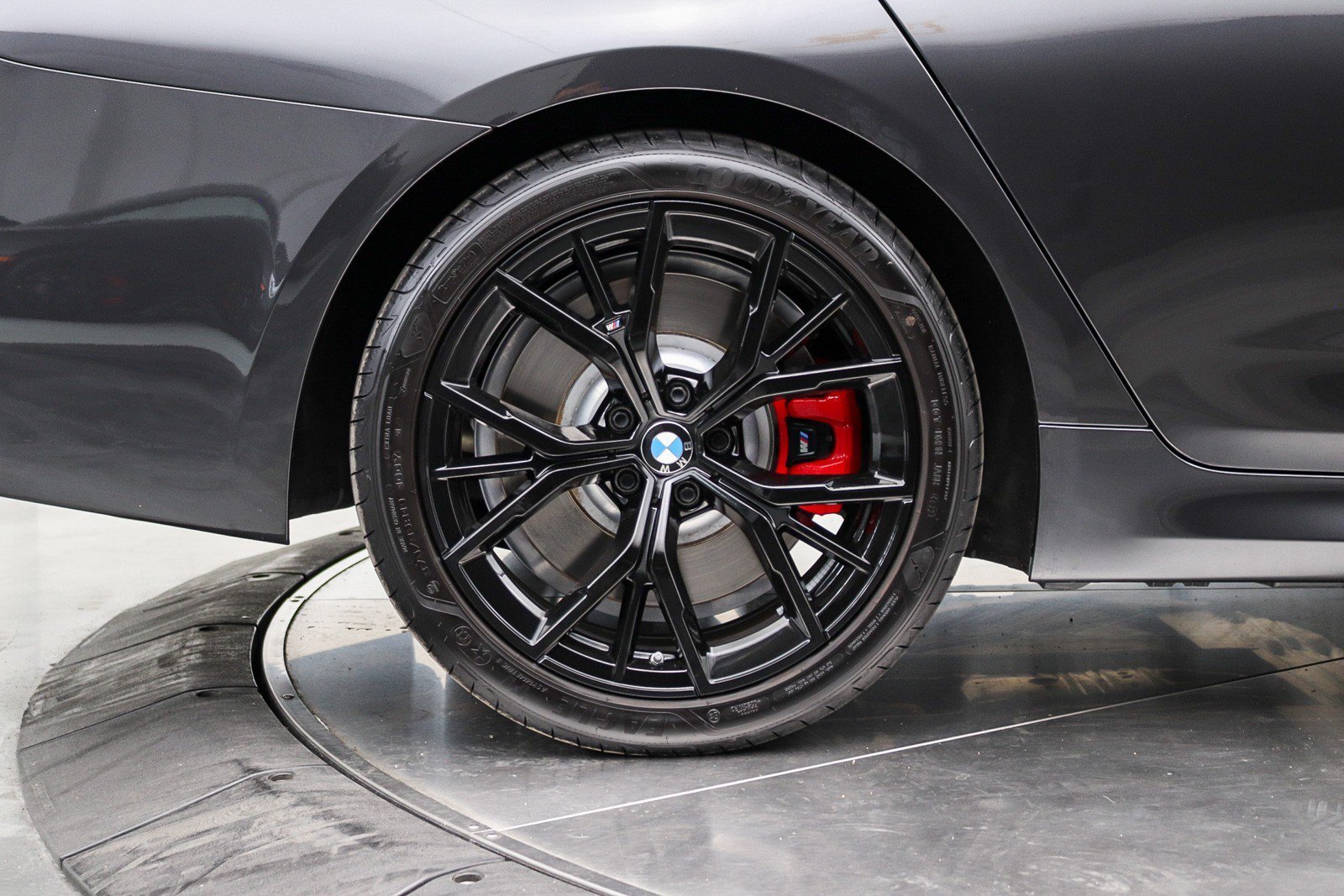 Used 2023 BMW M550i xDrive AWD/4WD image 16