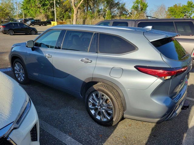 Used 2022 Toyota Highlander Limited image 7