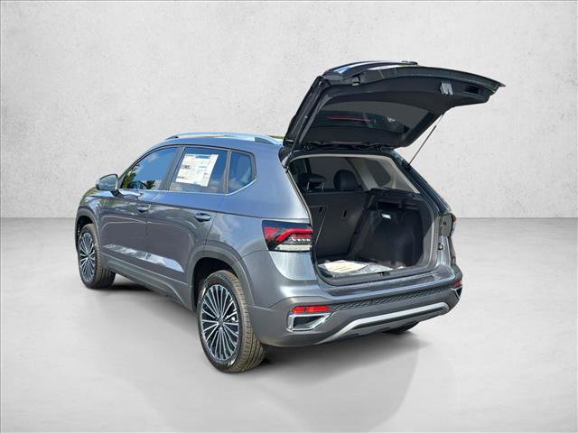 New 2025 Volkswagen Taos SE image 3
