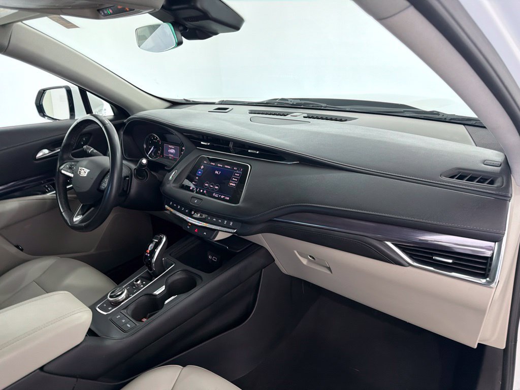 Used 2022 Cadillac XT4 Luxury w/ Driver Awareness Package FWD image 24