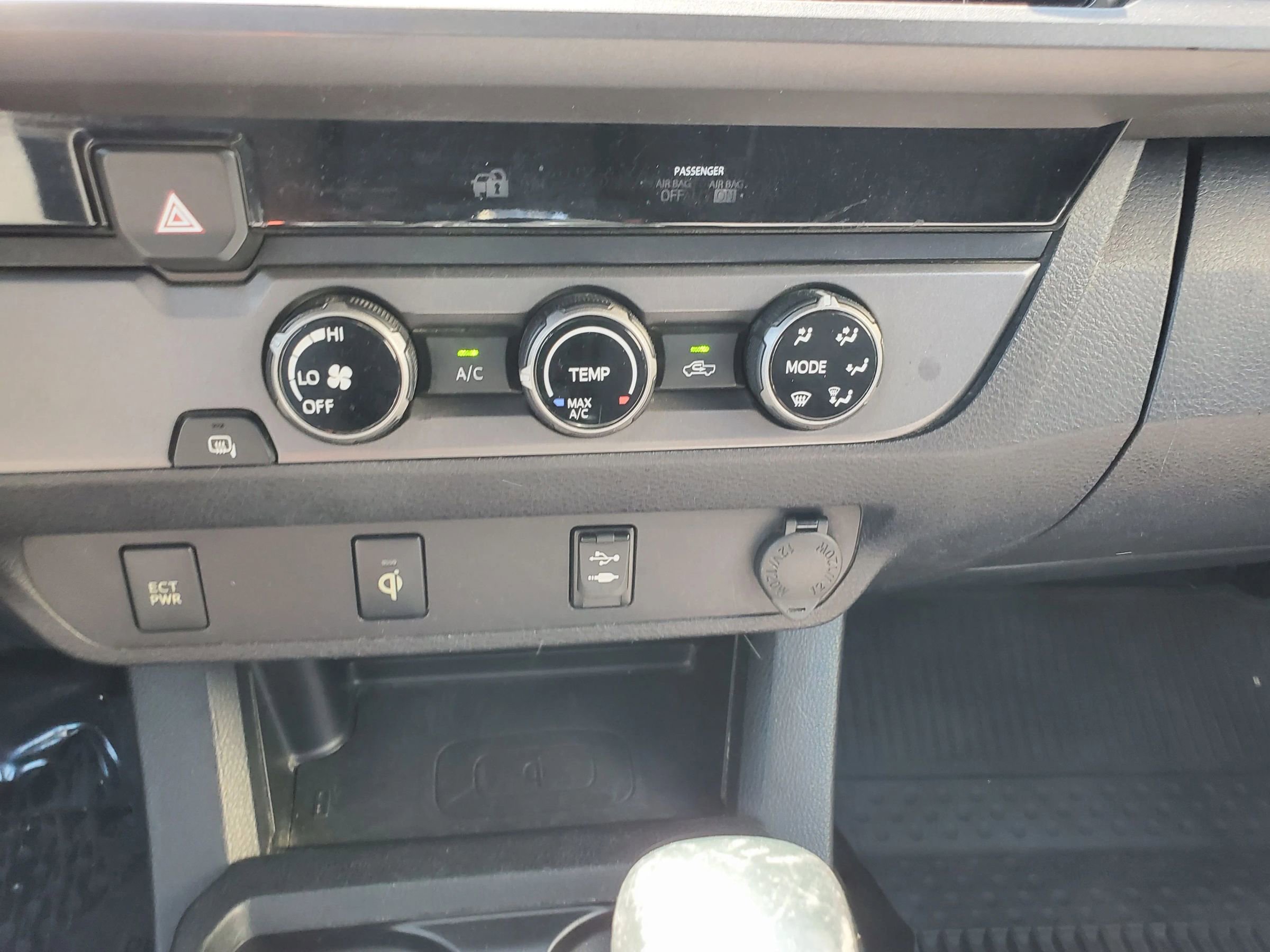 Used 2017 Toyota Tacoma TRD Sport w/ Tow Package image 32