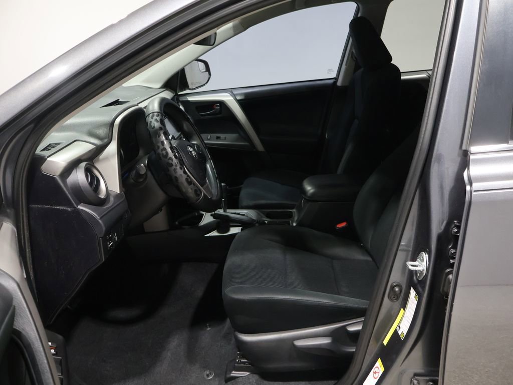 Used 2016 Toyota RAV4 LE image 10