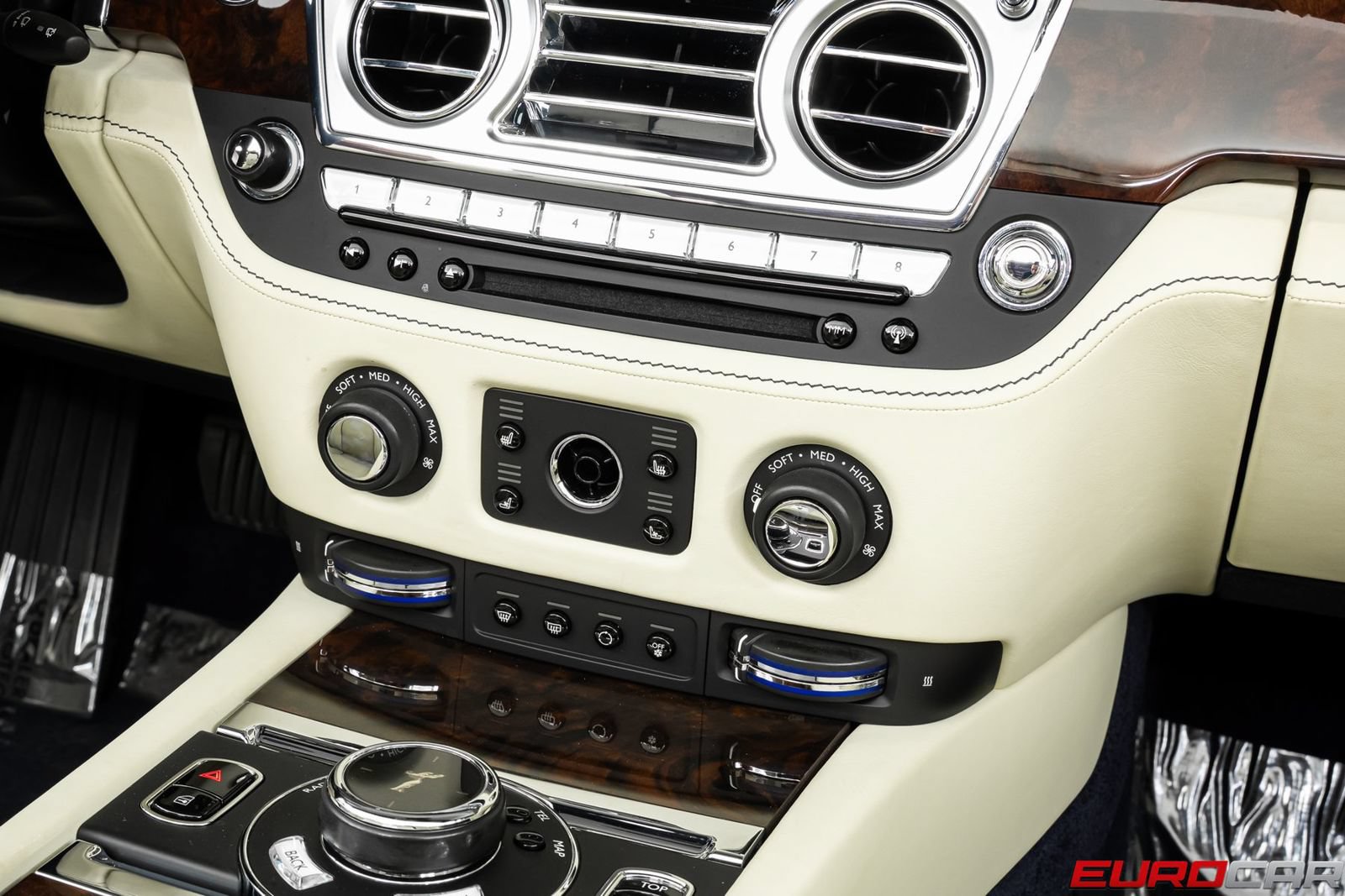 Used 2017 Rolls-Royce Dawn RWD image 30