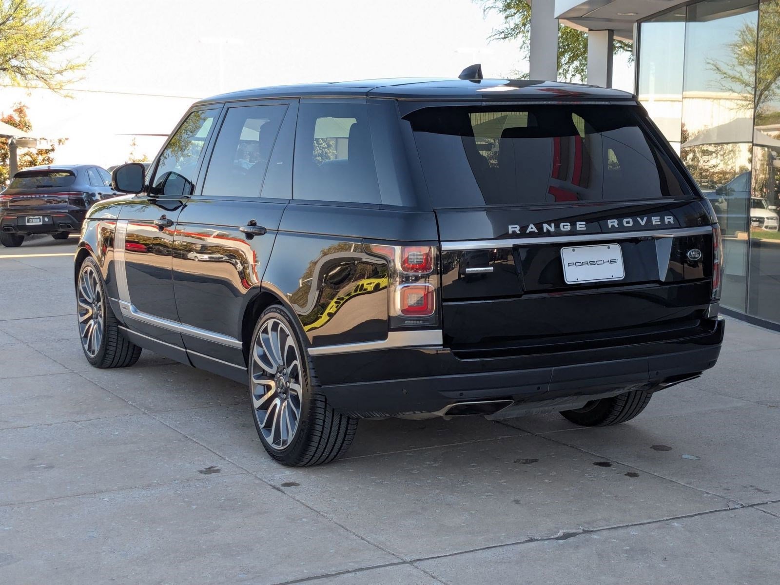 Used 2019 Land Rover Range Rover Long Wheelbase Supercharged image 3