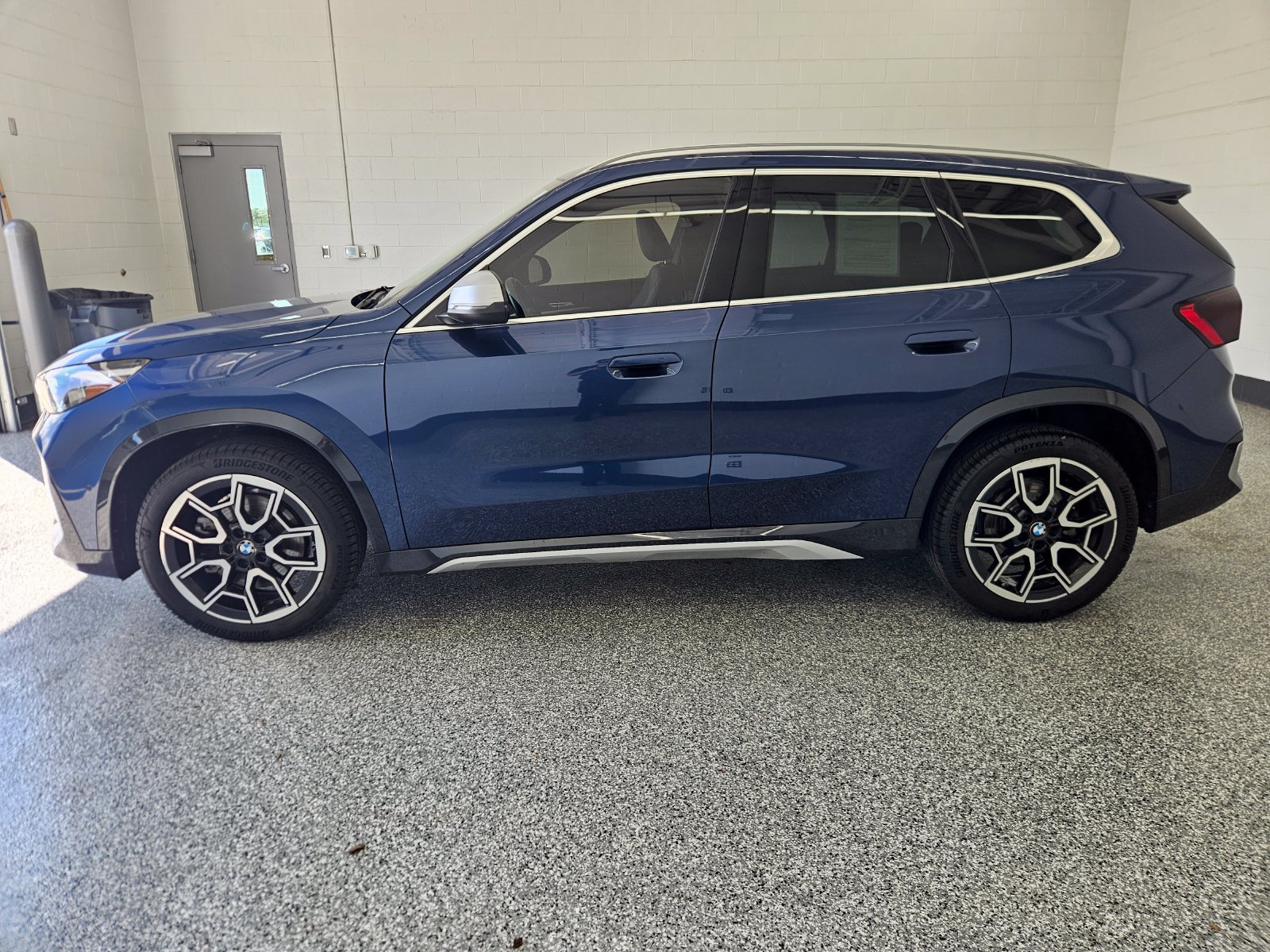 Used 2023 BMW X1 xDrive28i w/ Convenience Package AWD/4WD image 2
