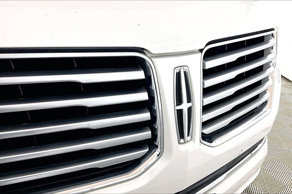 Used 2016 Lincoln Navigator Select image 24