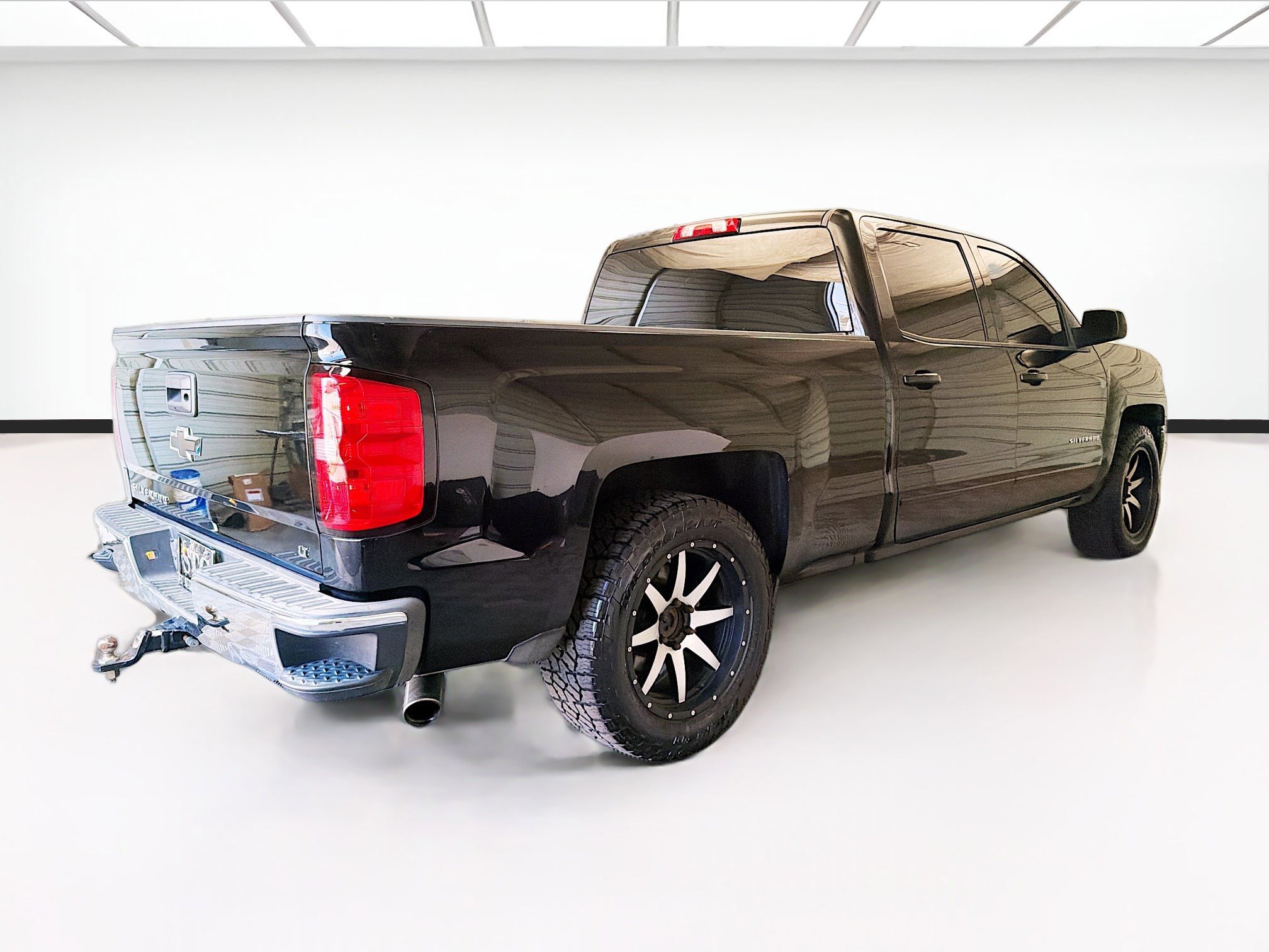 Used 2018 Chevrolet Silverado 1500 LT w/ All Star Edition RWD image 4