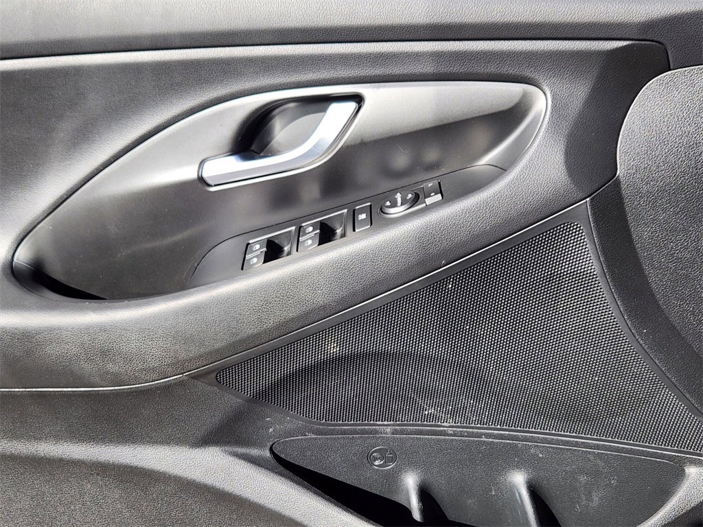 Used 2018 Hyundai Elantra GT Sport image 3