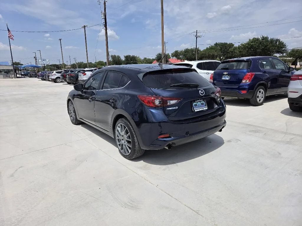 Used 2018 MAZDA MAZDA3 Touring FWD image 8