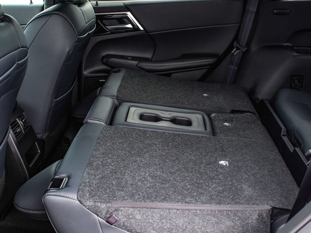 New 2026 Mitsubishi Outlander LE AWD/4WD image 35
