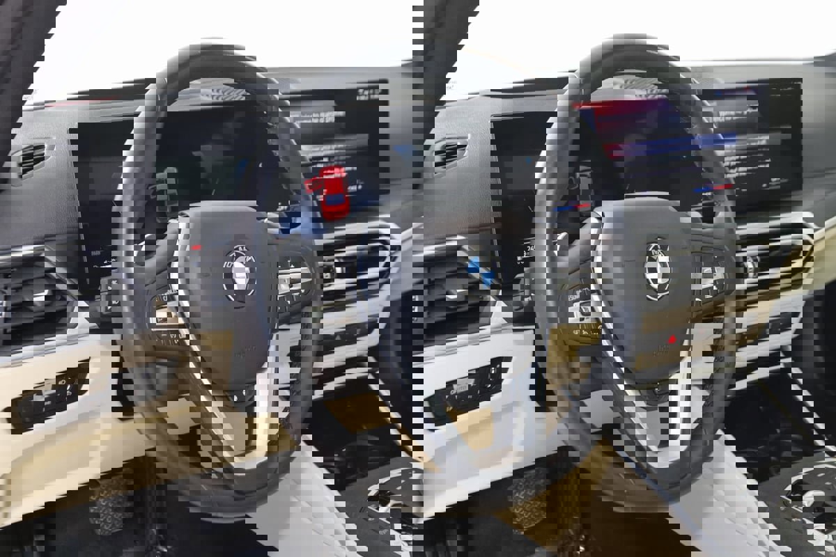 Used 2023 BMW 330i xDrive 330i xDrive image 6