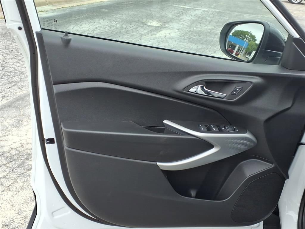 New 2026 Chevrolet Trax RS w/ Driver Confidence Package image 11