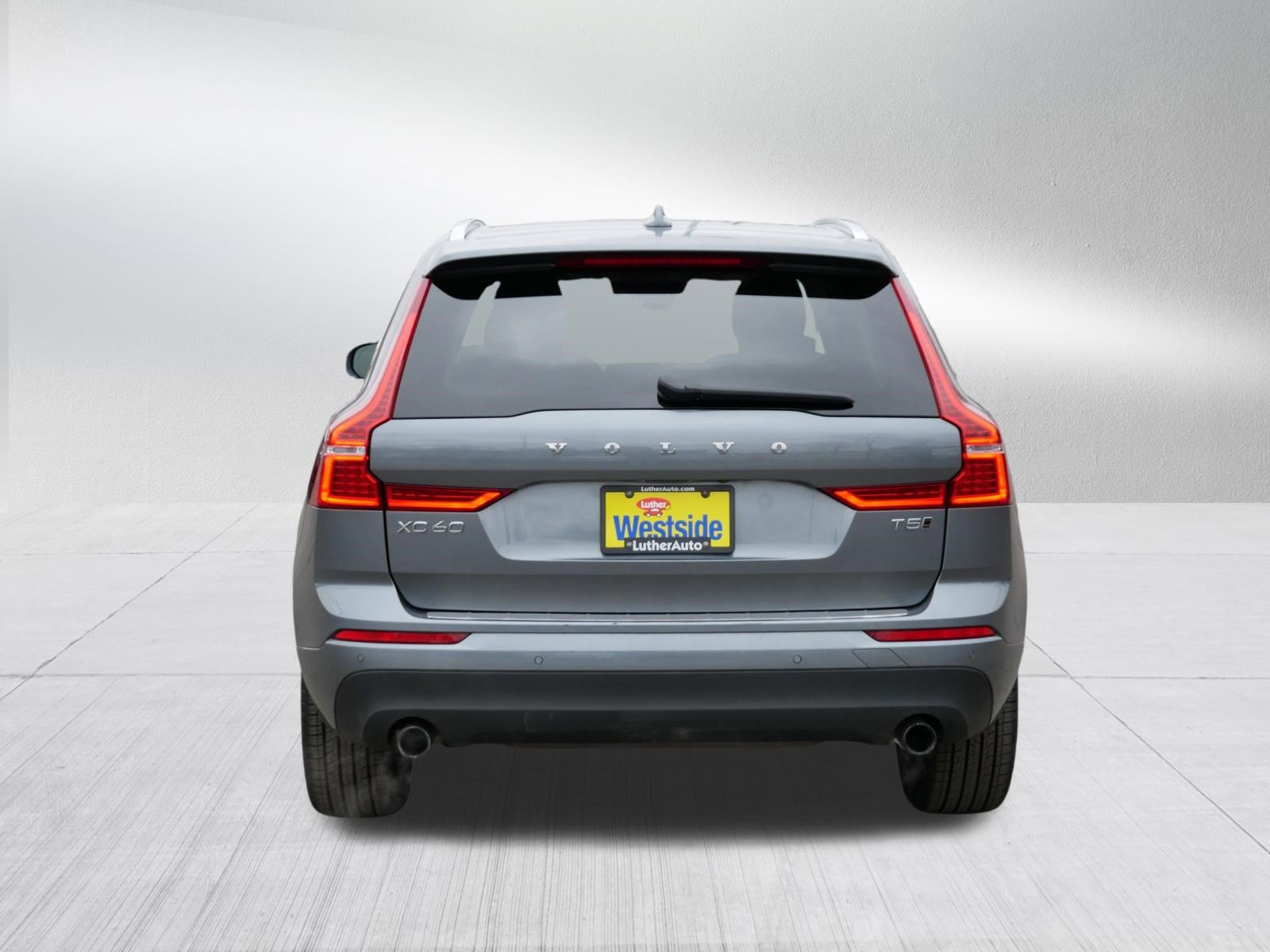 Used 2021 Volvo XC60 T5 Momentum w/ Premium Package image 6