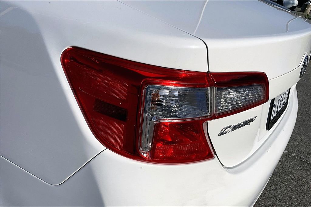 Used 2014 Toyota Camry LE image 23