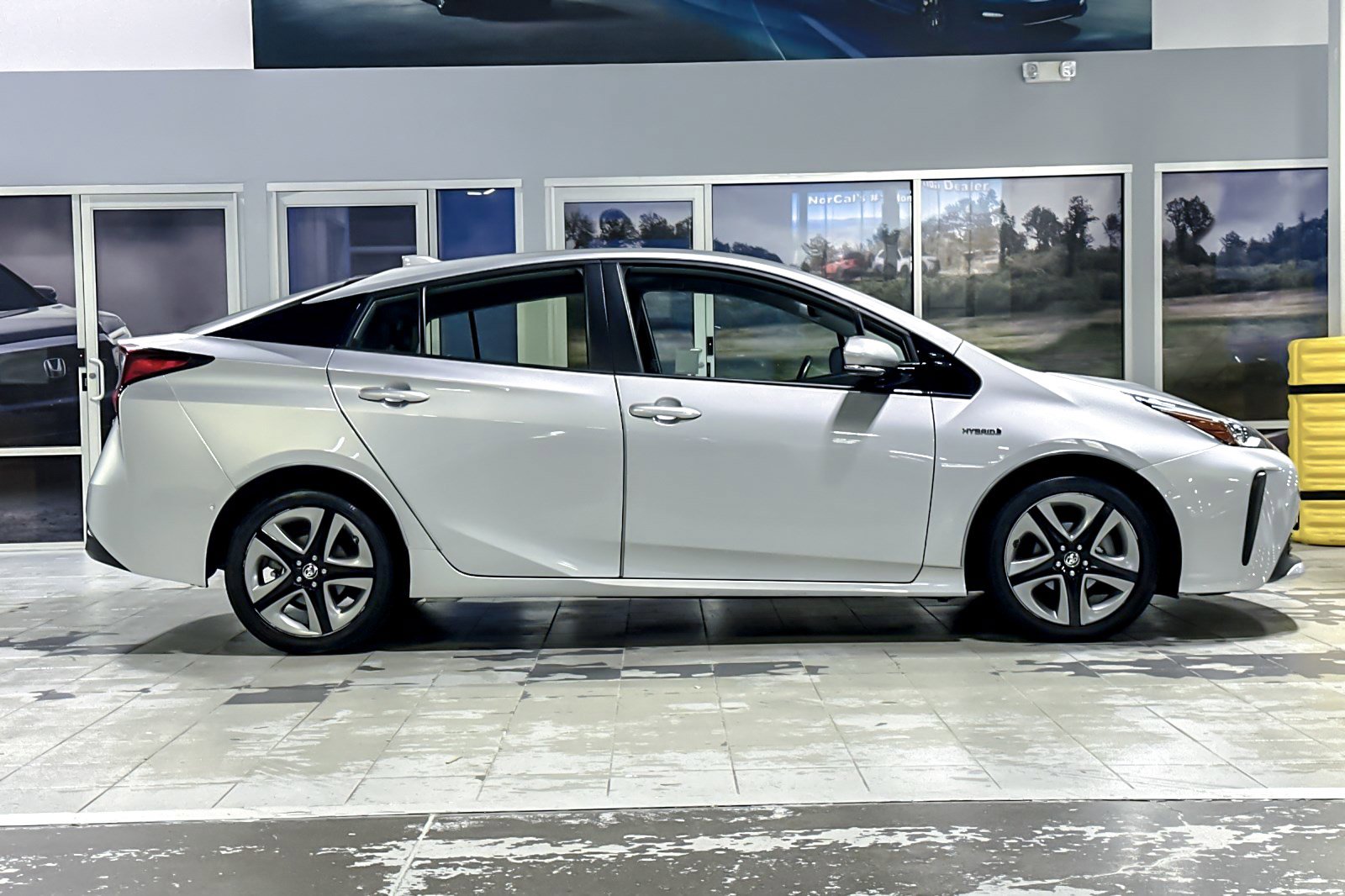 Used 2020 Toyota Prius XLE image 7