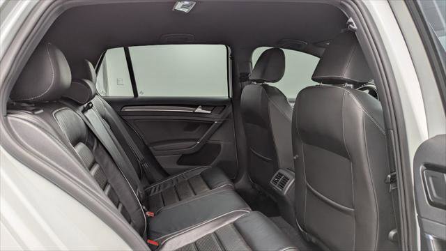 Used 2018 Volkswagen Golf R 4-Door AWD/4WD image 18