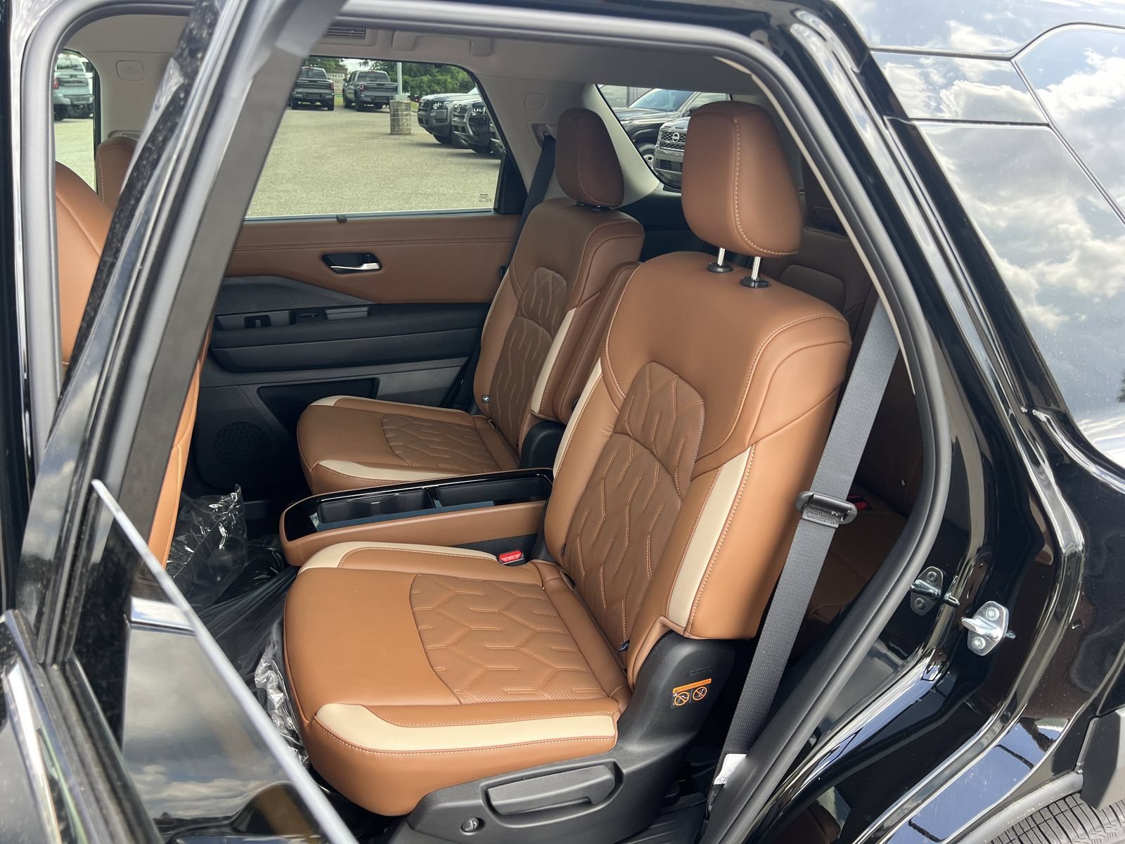 New 2026 Nissan Pathfinder Platinum FWD image 18