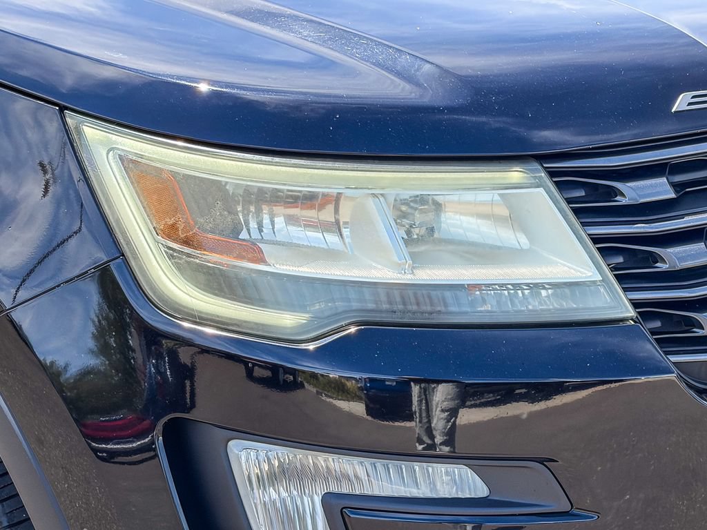 Used 2017 Ford Explorer XLT w/ Equipment Group 202A FWD image 7