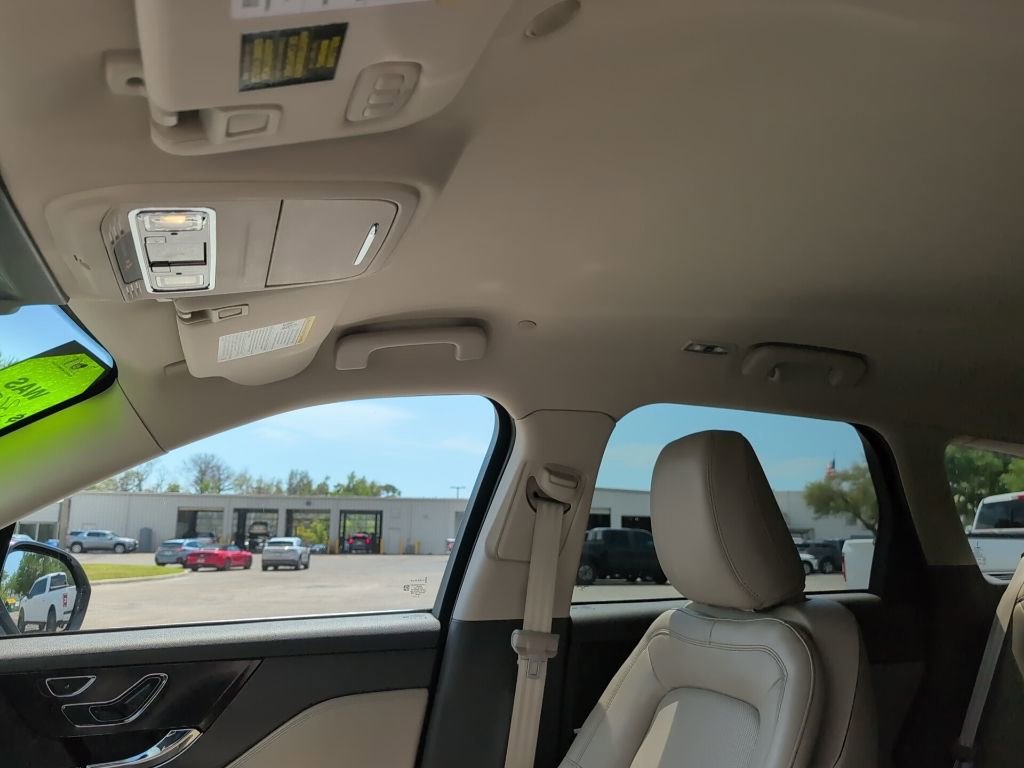 Used 2023 Lincoln Corsair FWD w/ Equipment Group 101A image 9