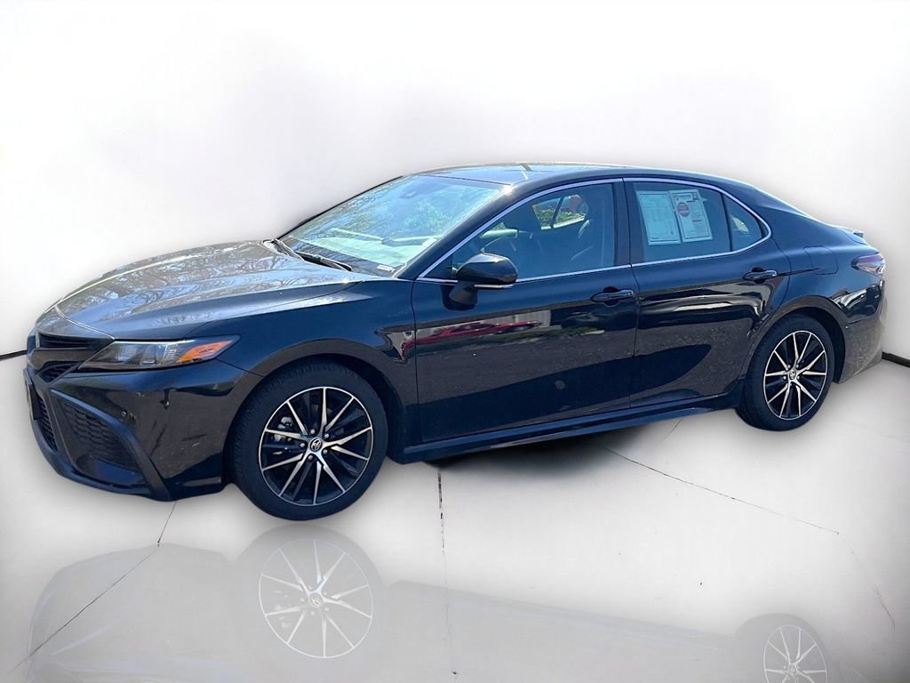 Used 2024 Toyota Camry SE FWD image 2