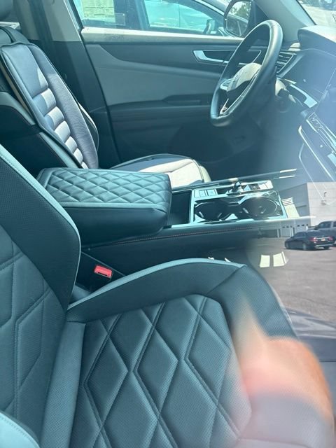 Used 2025 Volkswagen Atlas Peak Edition SE AWD/4WD image 24