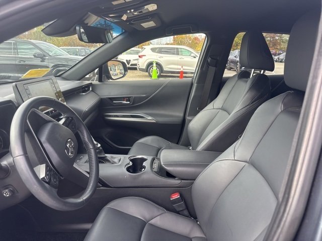 Used 2022 Toyota Venza image 6