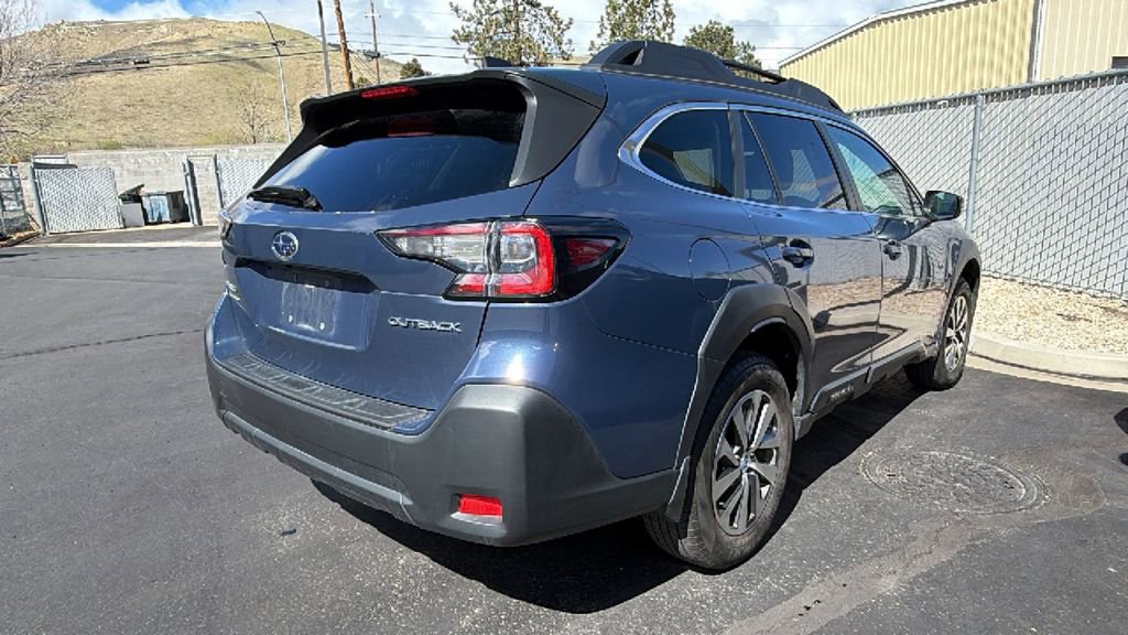 Used 2024 Subaru Outback Premium AWD/4WD image 2
