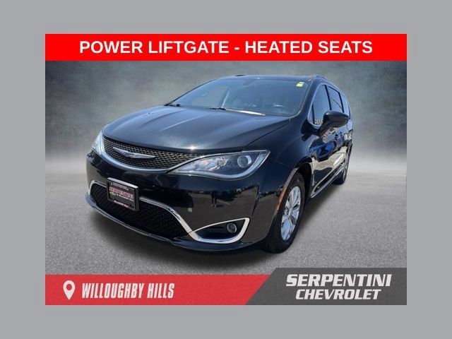 Used 2019 Chrysler Pacifica Touring-L FWD image 1