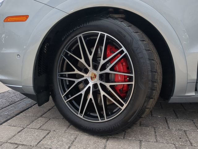 Used 2025 Porsche Cayenne GTS image 34