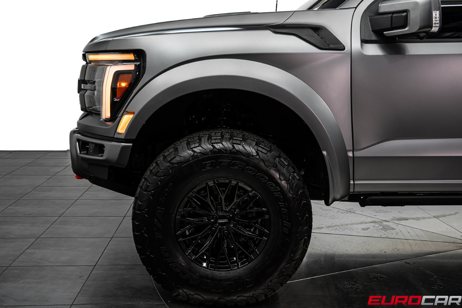 Used 2025 Ford F150 Raptor w/ Equipment Group 803A Raptor R AWD/4WD image 17