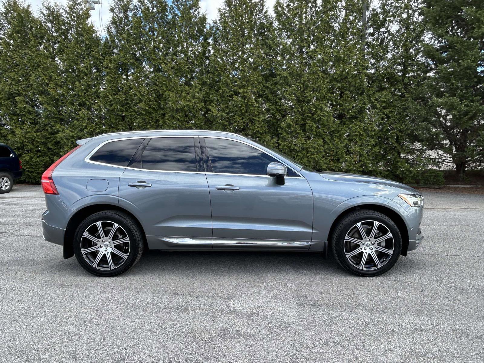 Used 2018 Volvo XC60 T6 Inscription w/ Convenience Package image 2