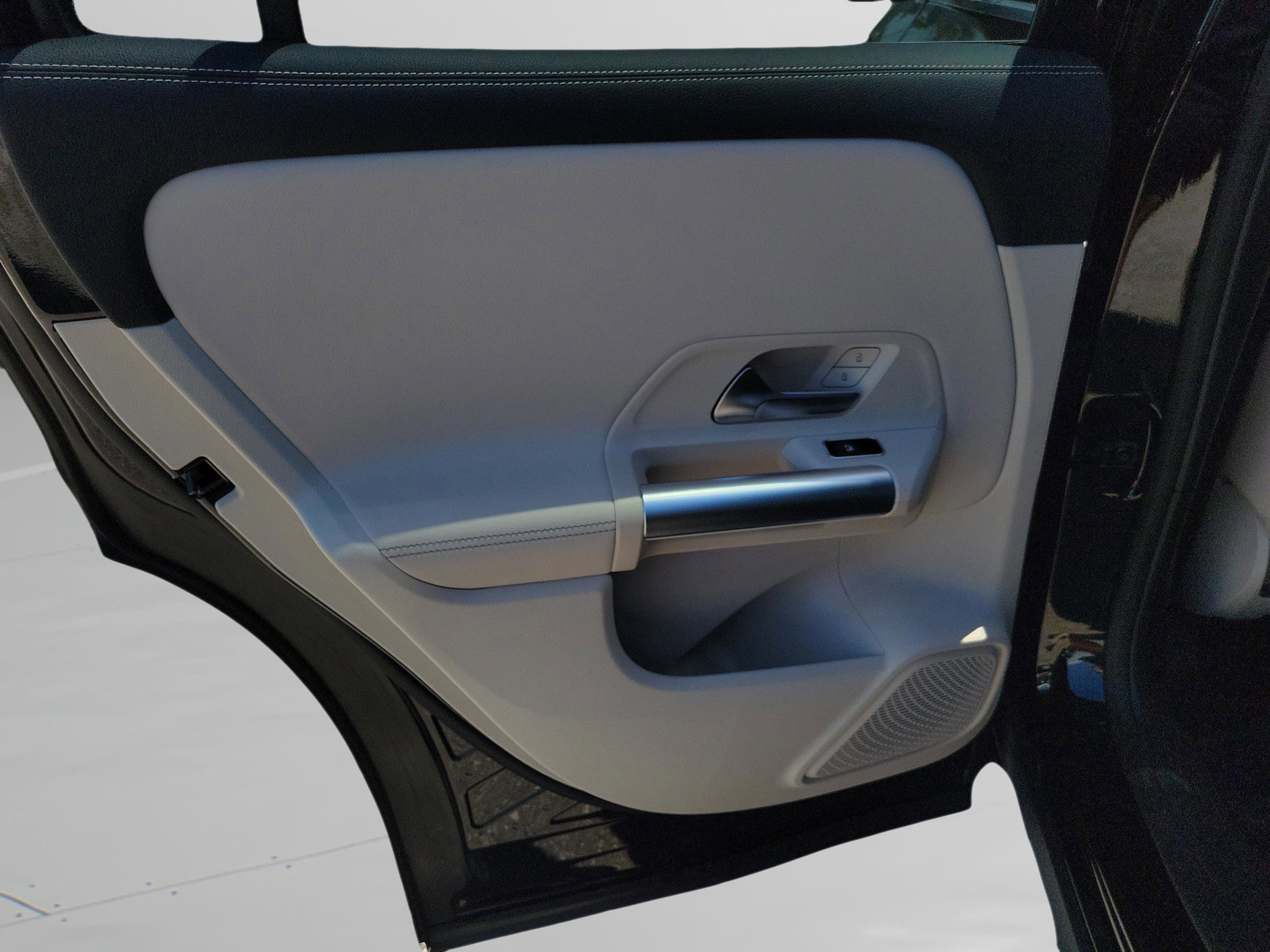 Certified 2025 Mercedes-Benz GLA 250 image 7
