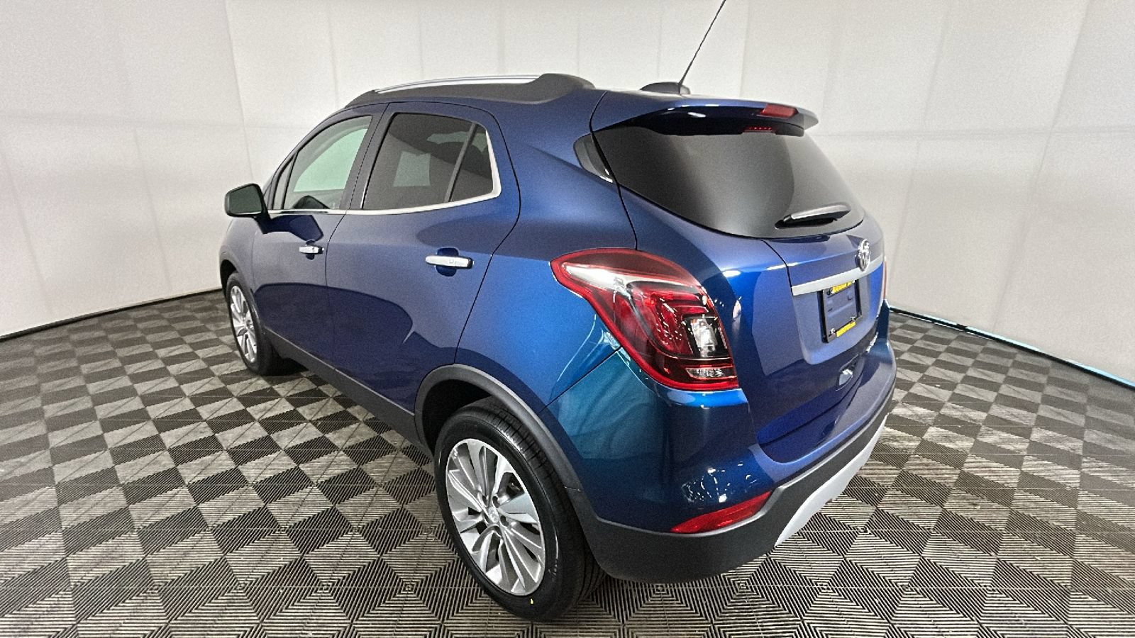 Used 2020 Buick Encore Preferred FWD image 5