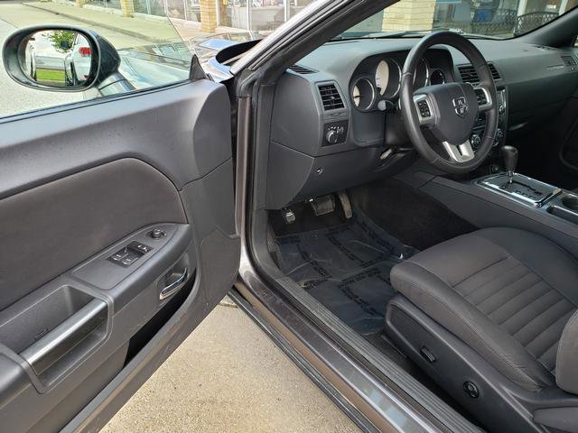 Used 2014 Dodge Challenger SXT w/ Super Sport Group (SS/T) RWD image 10