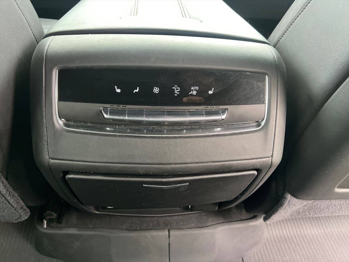 Used 2021 Cadillac Escalade ESV Premium Luxury w/ Performance Package AWD/4WD image 16