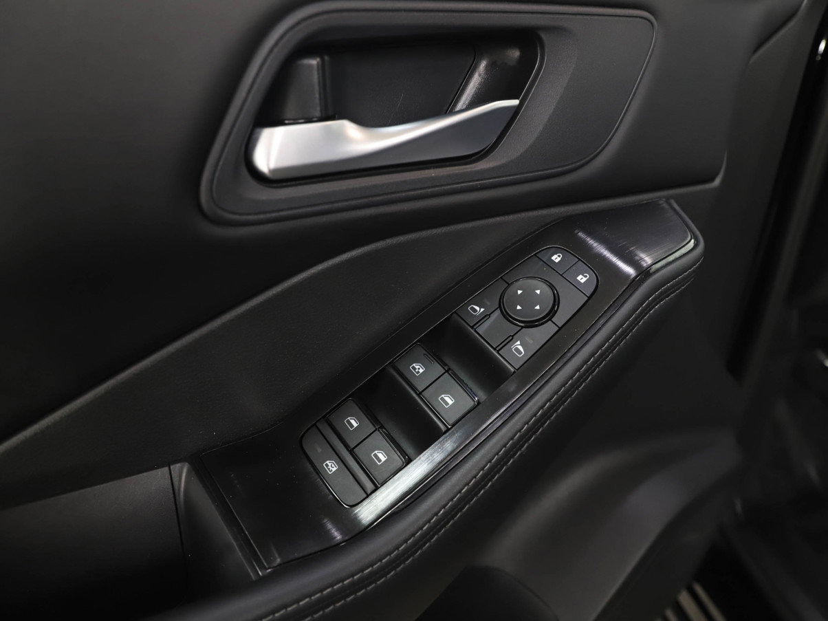 Used 2025 Nissan Rogue SV image 21