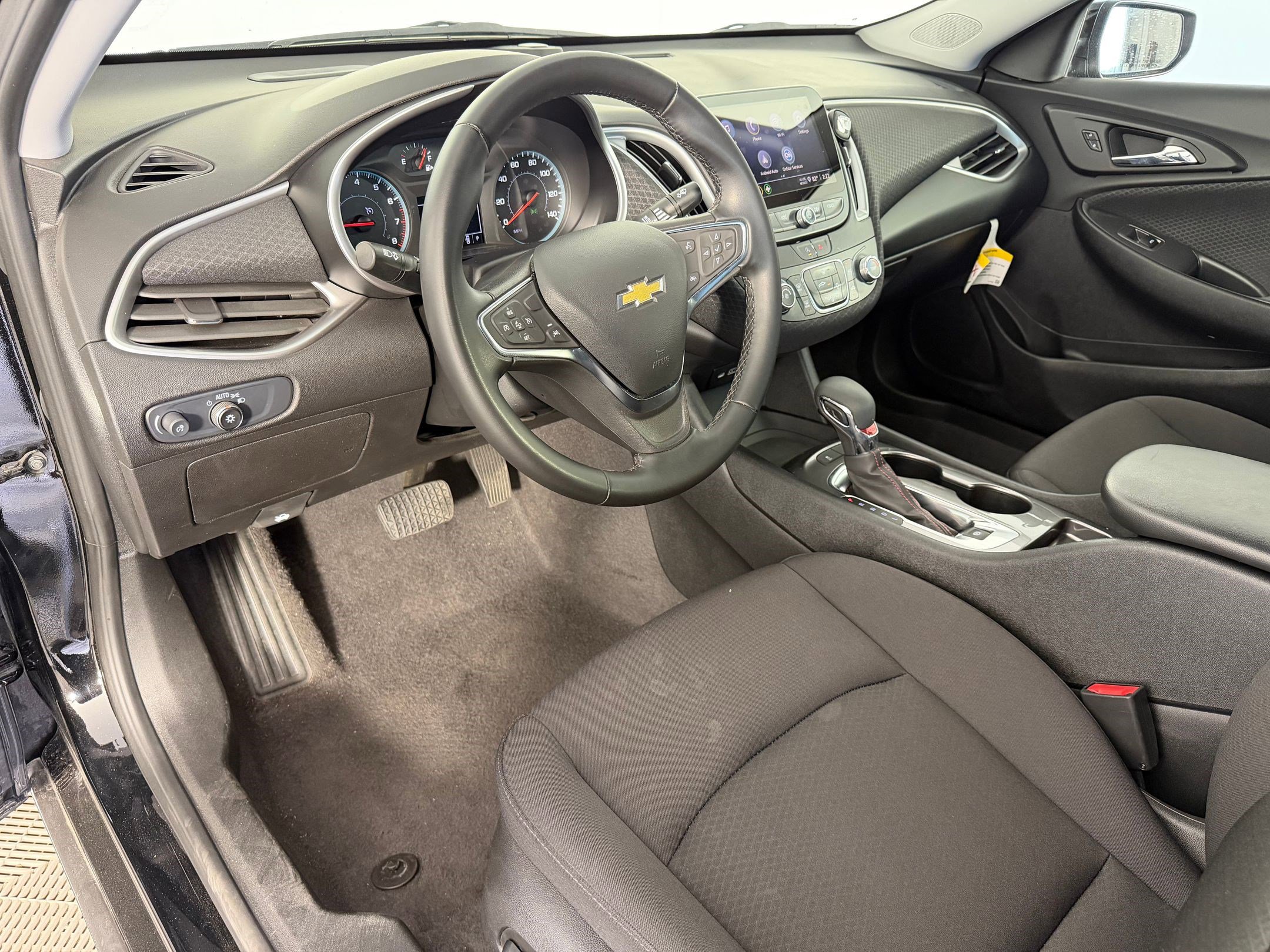 Used 2025 Chevrolet Malibu RS image 4