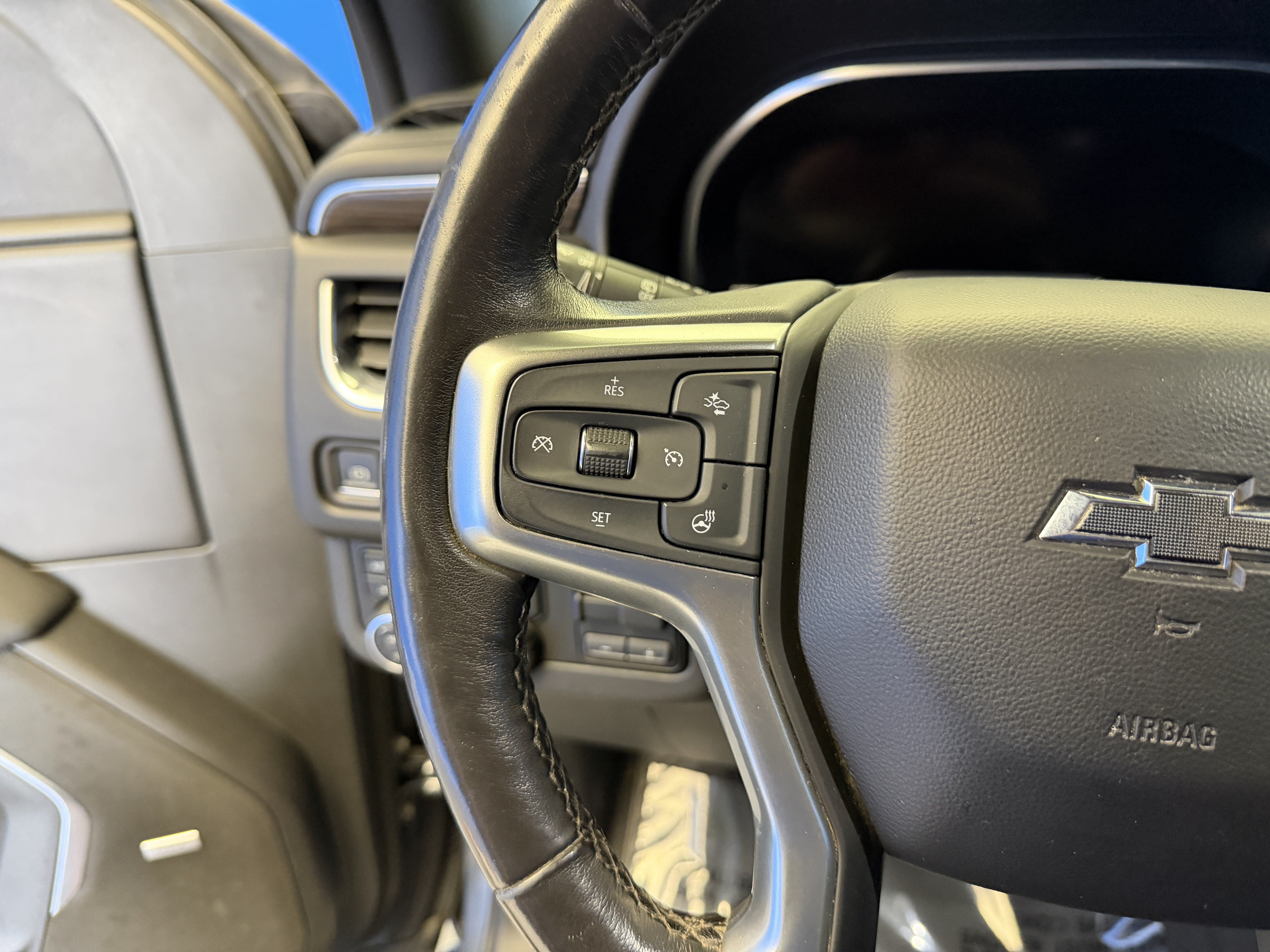 Used 2022 Chevrolet Suburban Z71 w/ Z71 Off-Road Package AWD/4WD image 18