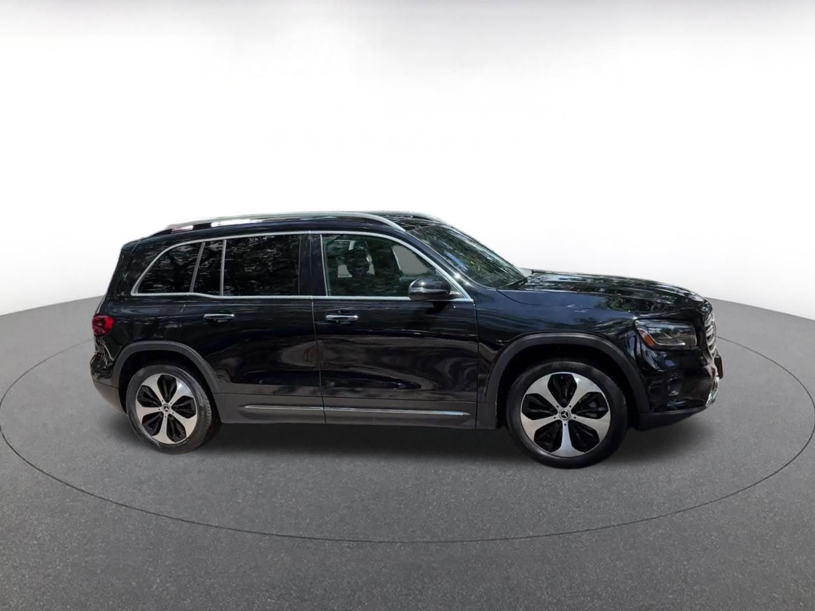 Used 2025 Mercedes-Benz GLB 250 image 2