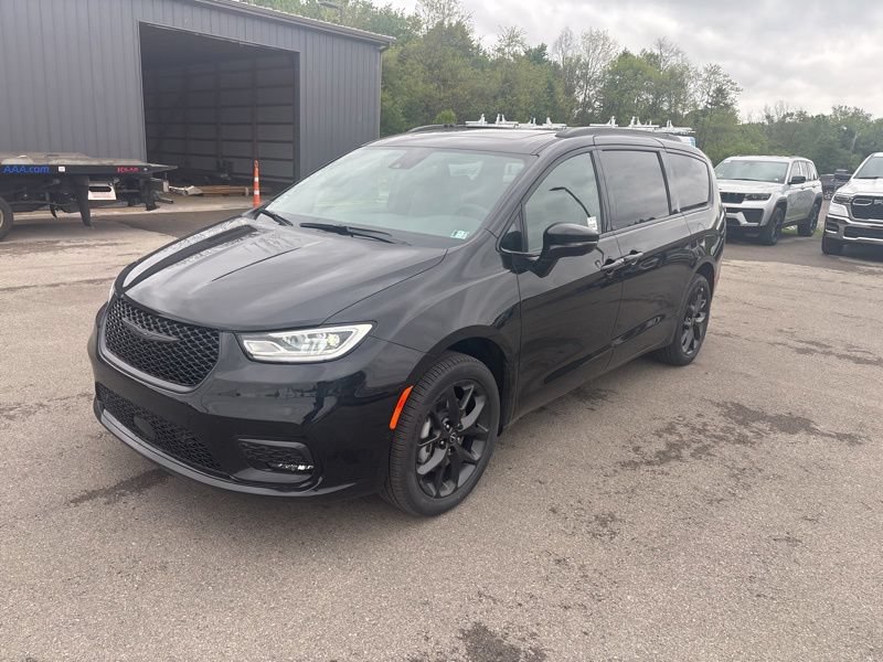 New 2026 Chrysler Pacifica Limited w/ S Appearance Package AWD/4WD image 7