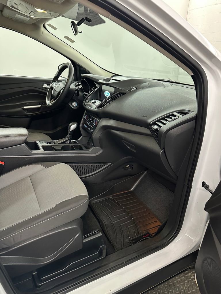 Used 2018 Ford Escape SE w/ SE Sync 3 Package AWD/4WD image 31