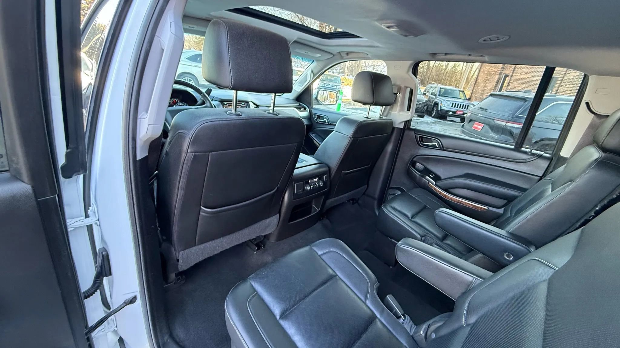 Used 2017 Chevrolet Suburban Premier AWD/4WD image 27