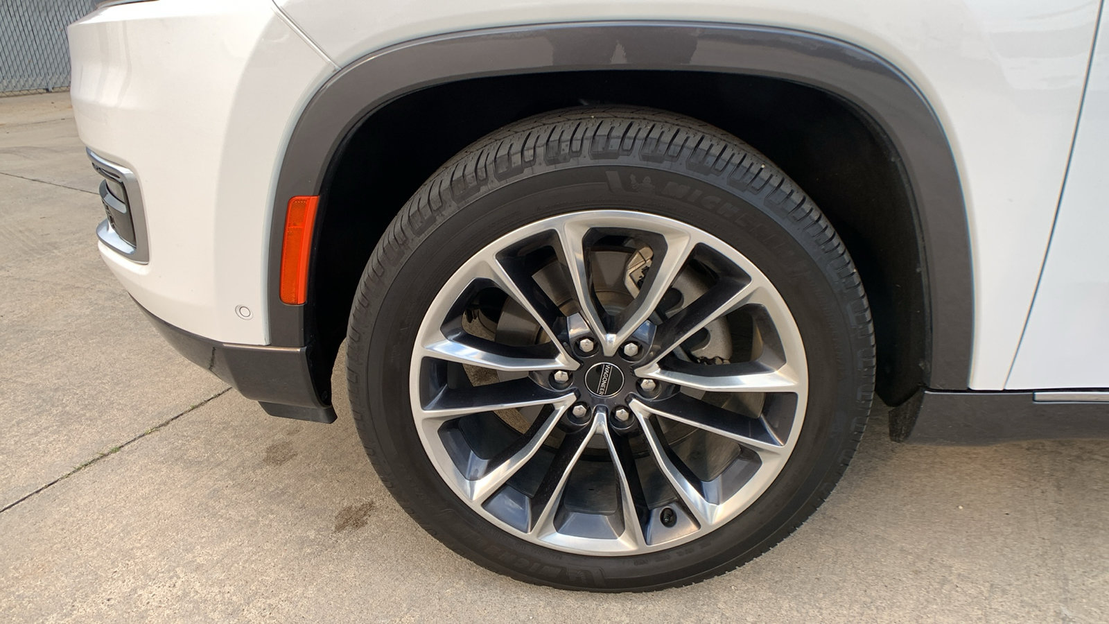 Used 2022 Jeep Wagoneer Series III w/ Premium Group I AWD/4WD image 9